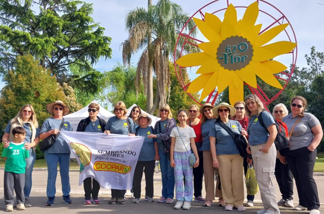 Grupo de mujeres de Coopar visitó la Fiesta Nacional de la flor