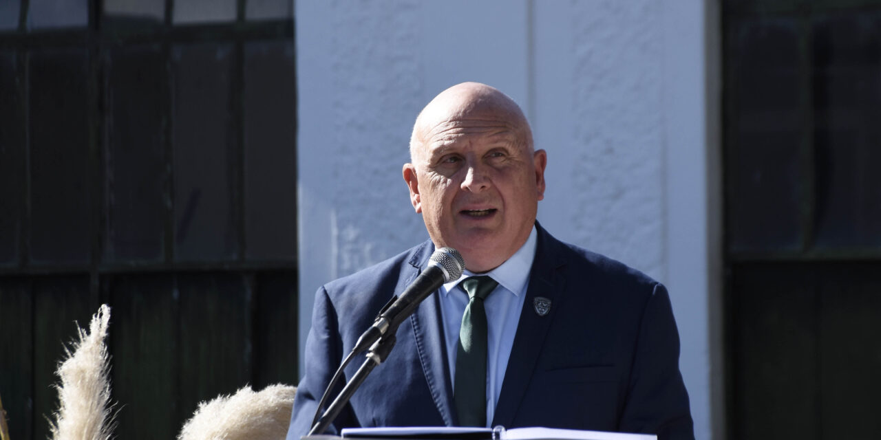 Anuncios durante los festejos del cumpleaños de Crespo