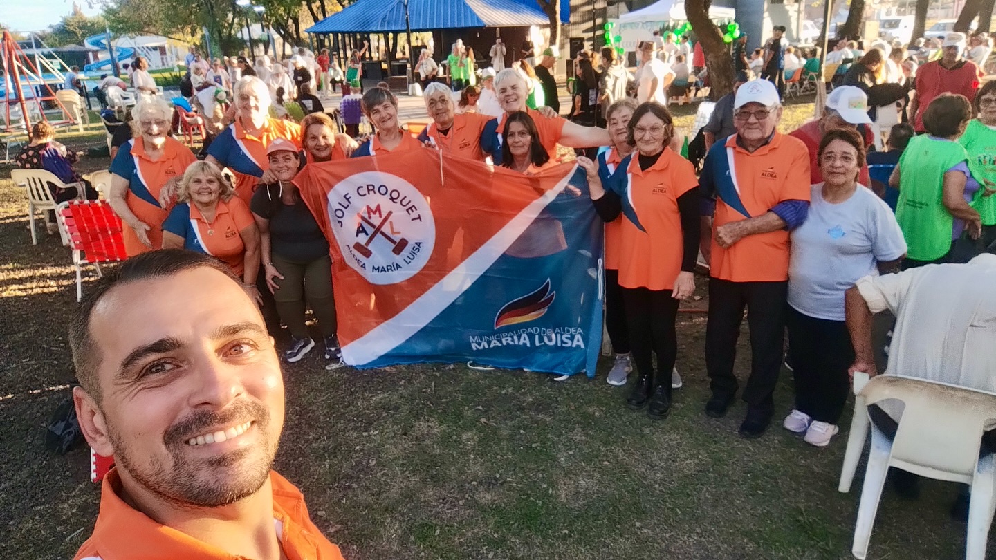 Adultos mayores de María Luisa en Cerrito