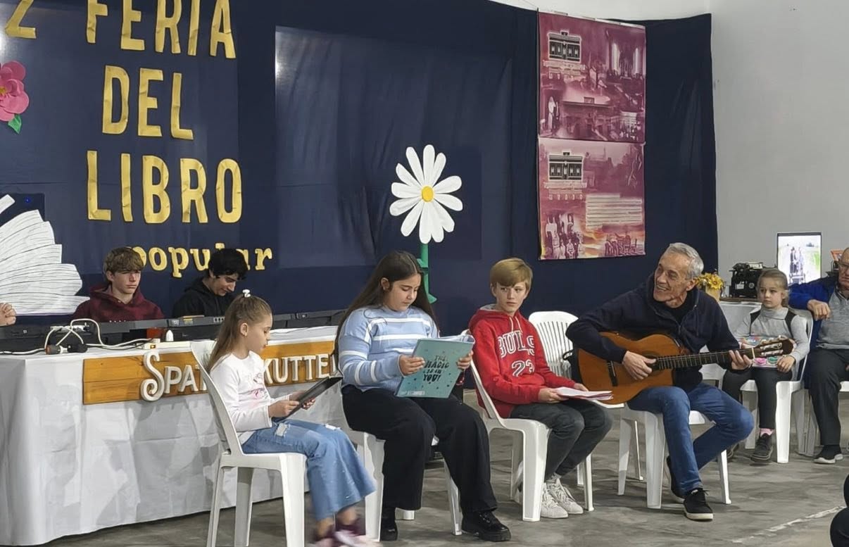 Continuidad de la 2da. Feria del Libro en Aldea Spatenkutter