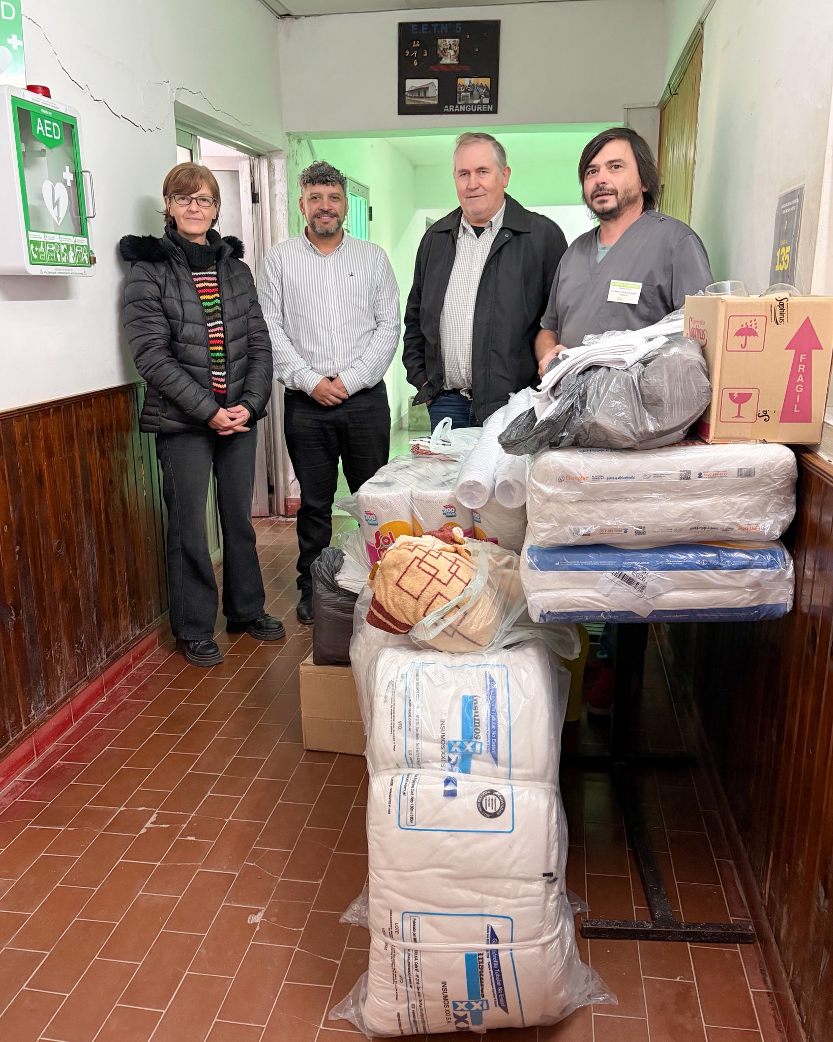 Entrega de insumos y medicamentos al Centro de Salud de Aranguren