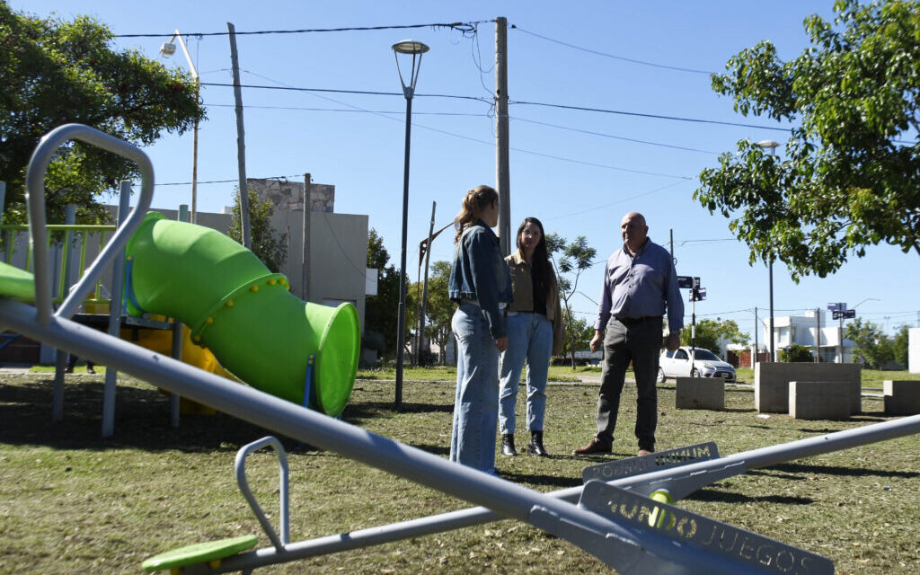 Inauguración de las plazas ‘La paz’ y ‘San José’ en Crespo