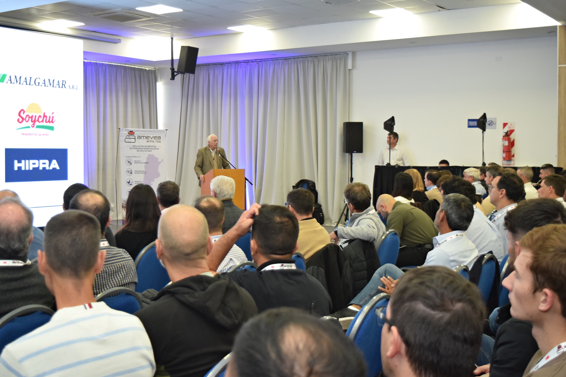 Unos 300 profesionales en avicultura debaten el futuro de la cadena de valor en Paraná