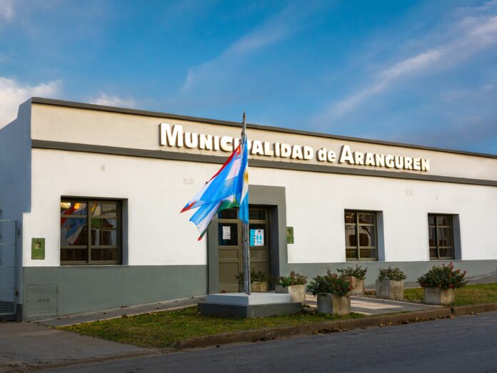 Municipio entrega bolsones gratuitos para recolección de hojas secas