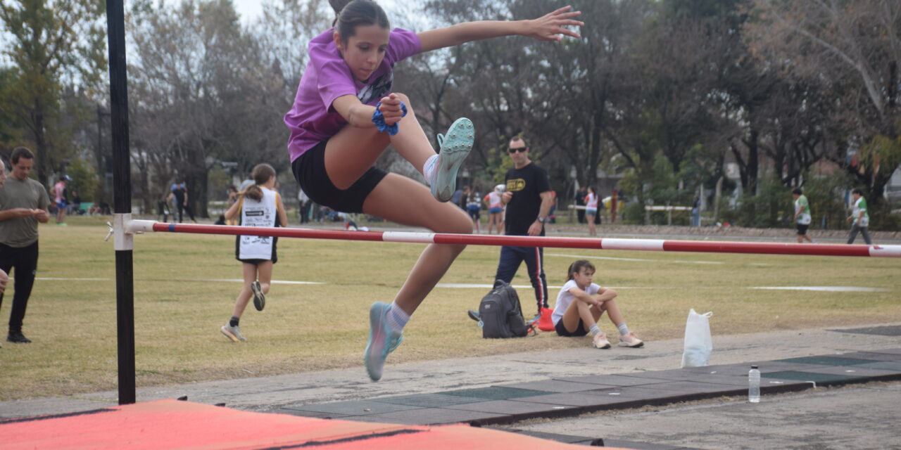 Cinco deportistas de la Escuela Municipal de Atletismo de Crespo en el Campeonato Nacional U14 en Tandil