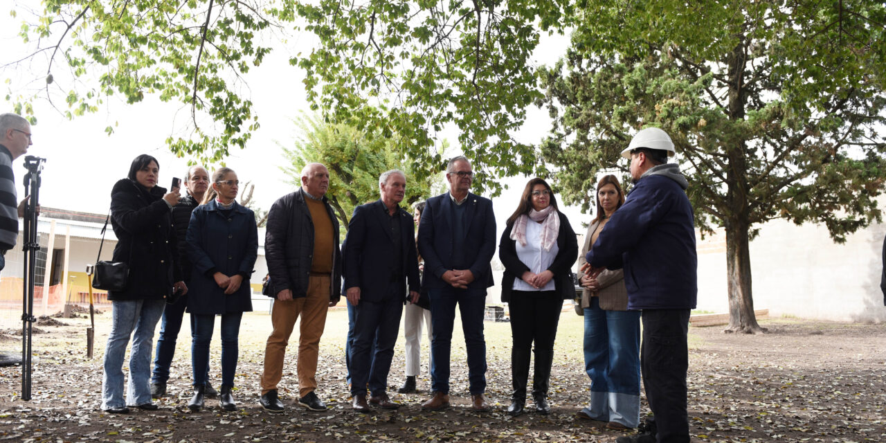 Hito en la obra pública: comenzó la ampliación con ladrillos pet en la Escuela Nº 105 ‘Patria Libre’ de Crespo