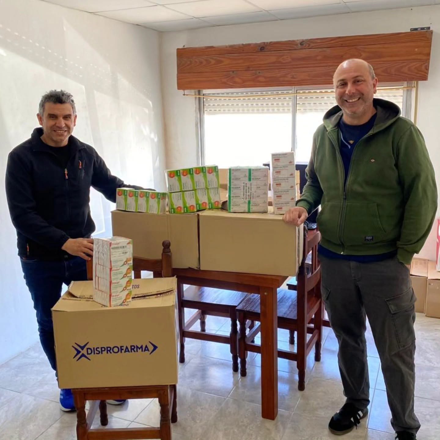 Entrega de medicamentos al Centro de Salud Martín Fierro de Hernández