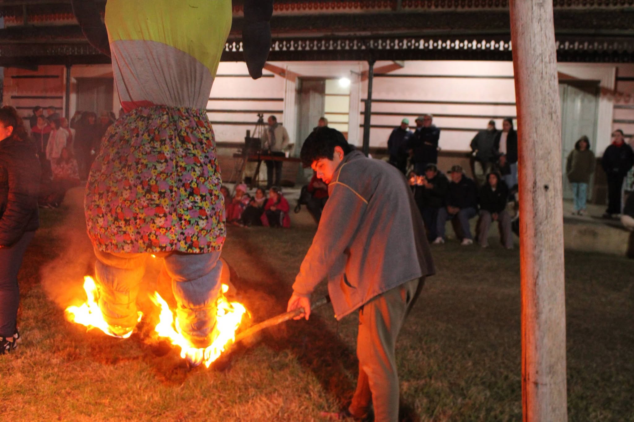 Noche de tradición, encuentro y celebración en Hernández