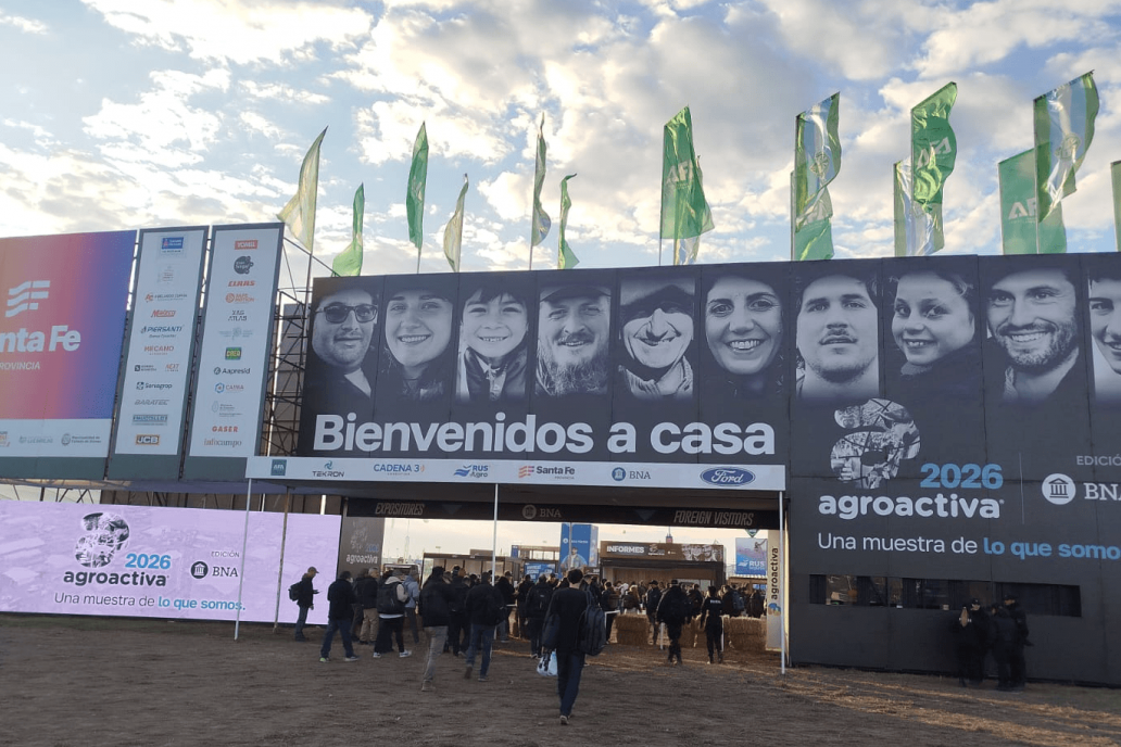 Agroactiva con puertas abiertas y llena de gente