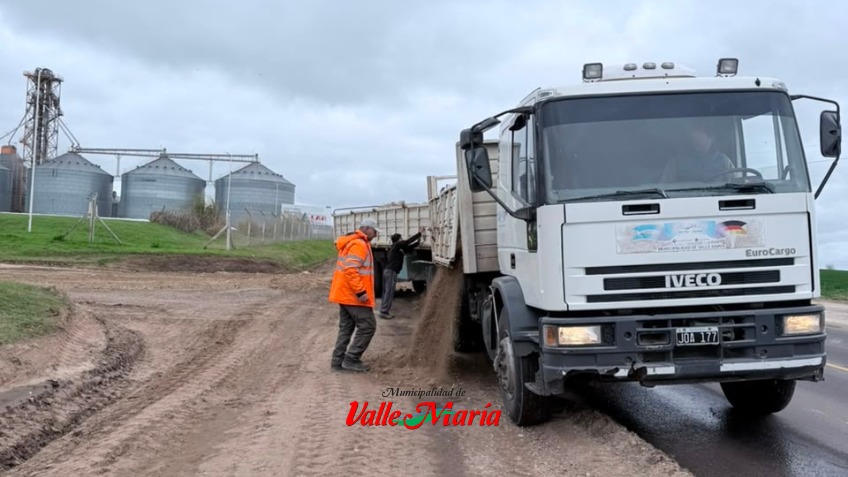 Mejoran un camino vecinal de conexión con la Ruta Provincial Nº 11