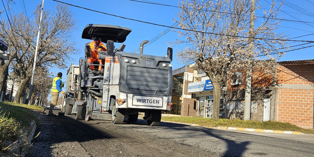 Municipio de Crespo comenzó a trabajar en el Plan Integral de obras de repavimentación en calles 9 de julio y Acceso Illia