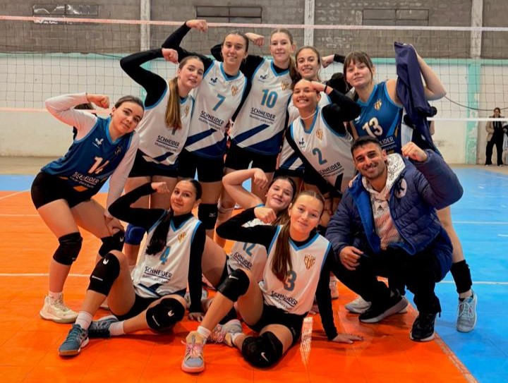 Regreso a las canchas después de las vacaciones para la Escuela Municipal de Vóley de Crespo