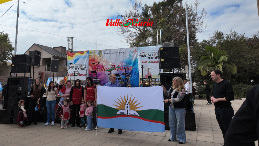 Valle María oficializó su Bandera, Escudo e Identidad Visual Institucional