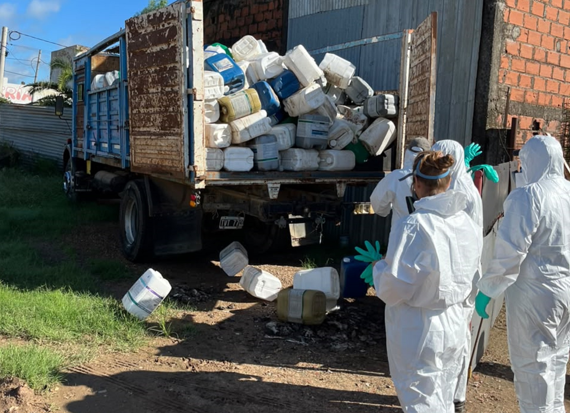 Clausura y multa millonaria por acopio ilegal de envases de fitosanitarios en Rosario del Tala