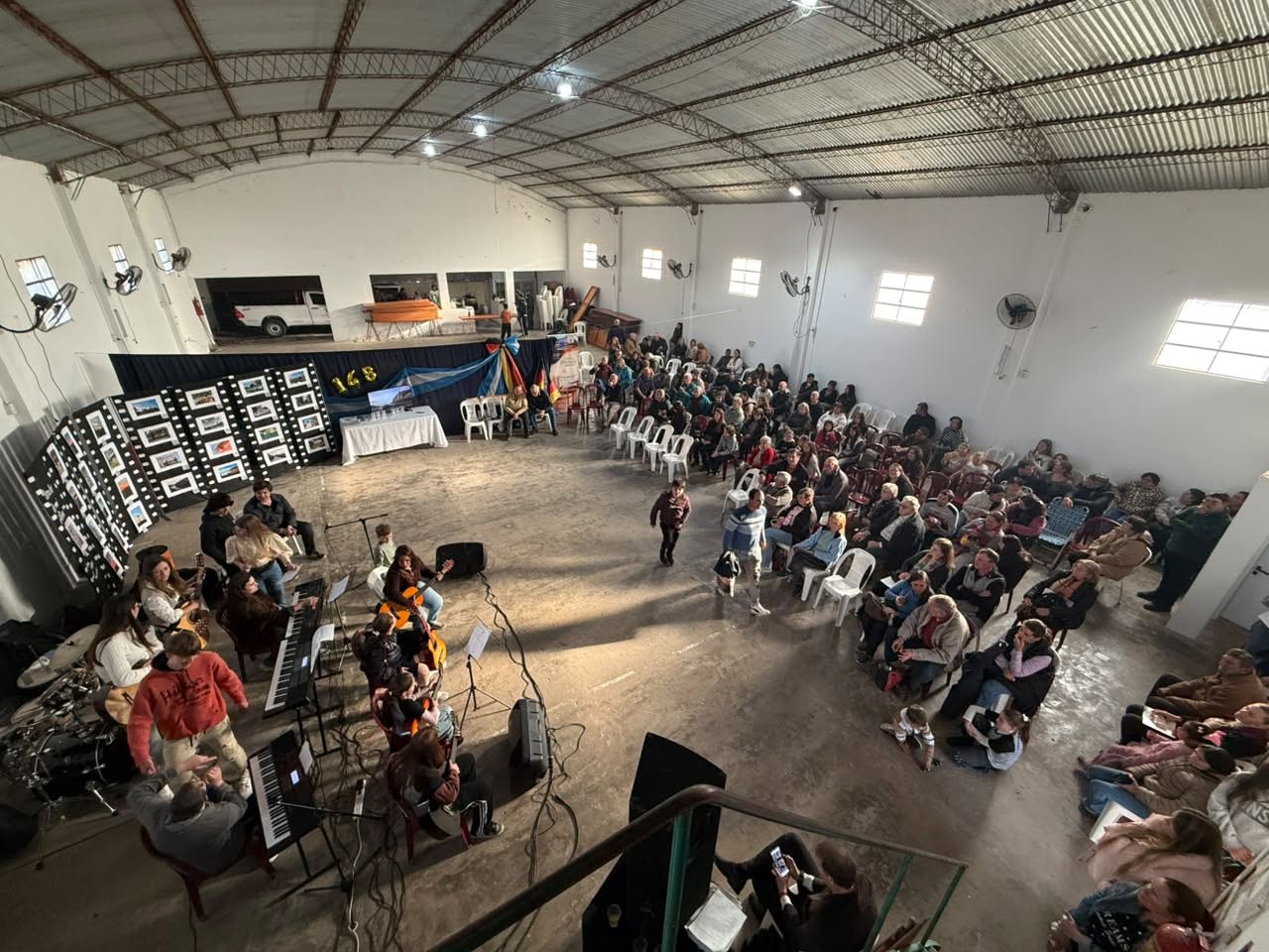 Éxito total la 2ª muestra fotográfica “Postales de mi aldea” en Spatzenkutter