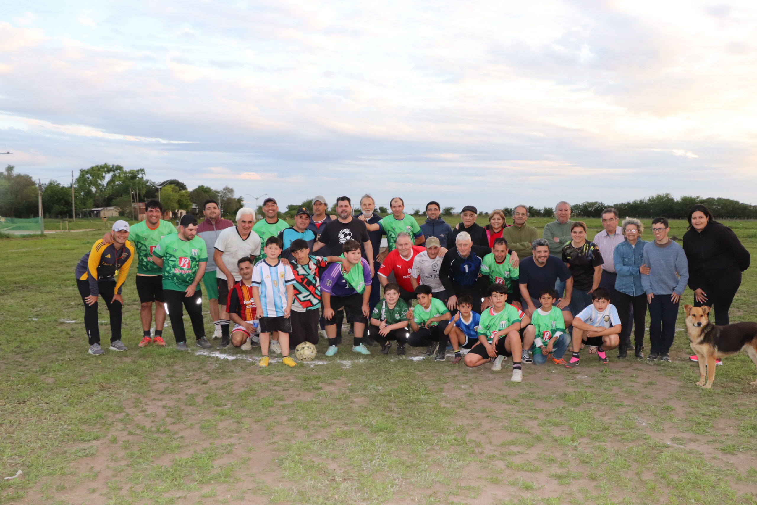 Aranguren: inauguraron cancha de fútbol en Barrio Sur a 50 años del debut de Diego Armando Maradona